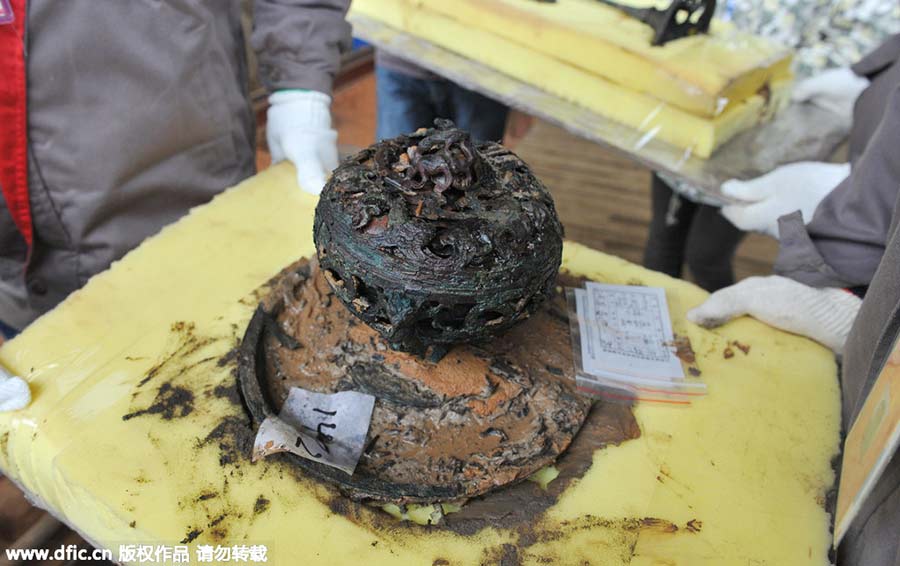 187 large gold coins found in 2,000-year-old tomb in Jiangxi