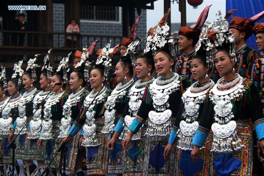 Dong ethnic group singers sing Ka Lau chorus at contest