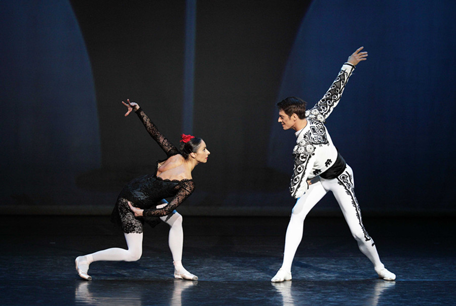 Russian ballet stars light up Beijing stage