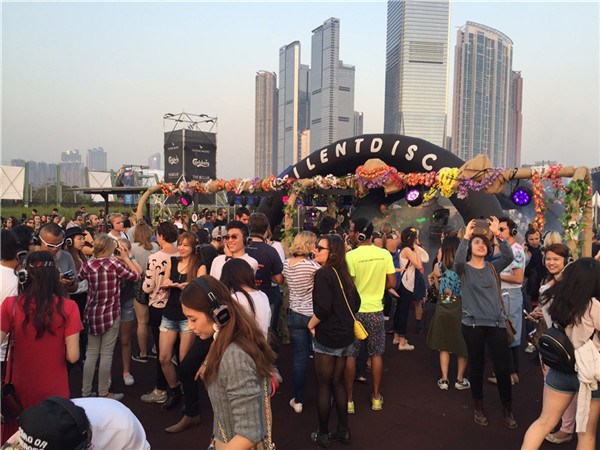 Chinese DJ to raise voice at silent disco for Paris Cop21
