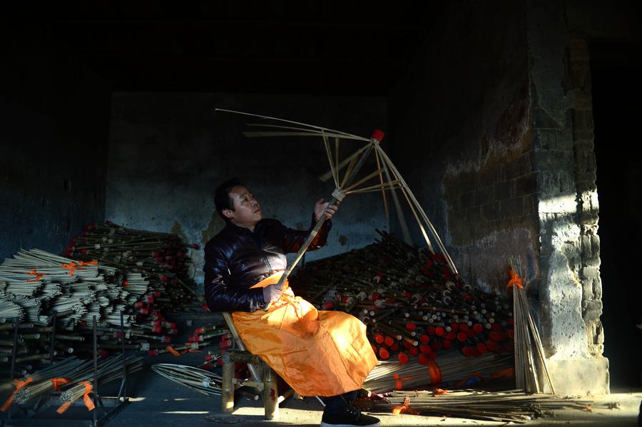 The beauty of traditional Anhui oilcloth umbrella