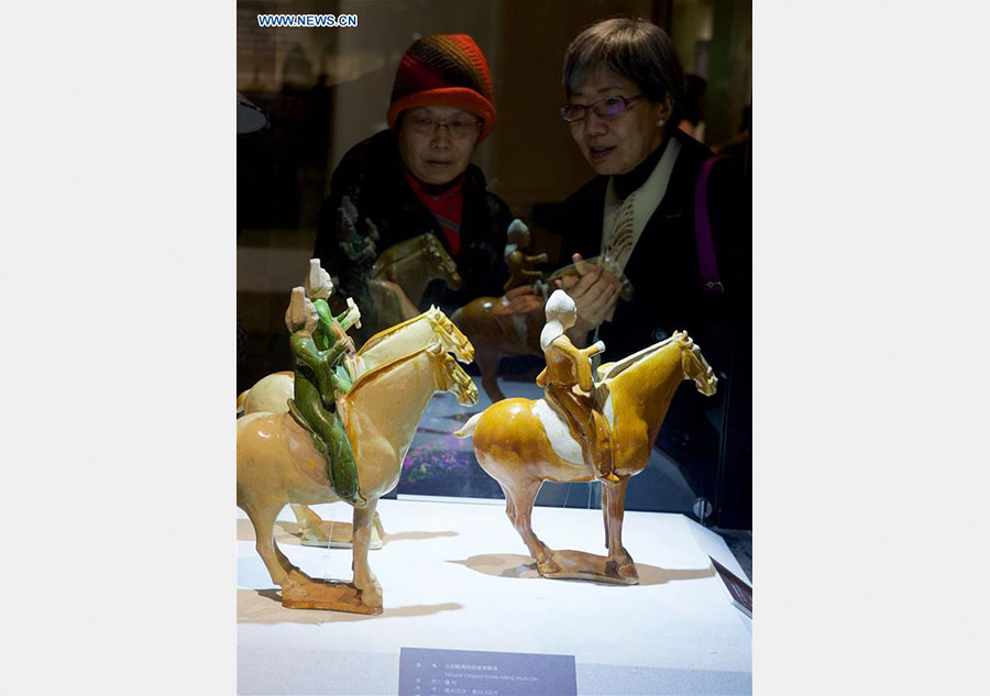 Tri-color glazed pottery artworks exhibited in Taipei