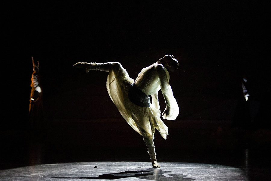 Solo dance in darkness: retelling Xuan Zang's legendary journey