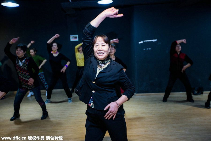 Square dancing 'Damas' turn into basketball babes