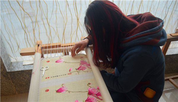 Traditional Xia embroidery craftsmanship seeks revival in Jiangxi