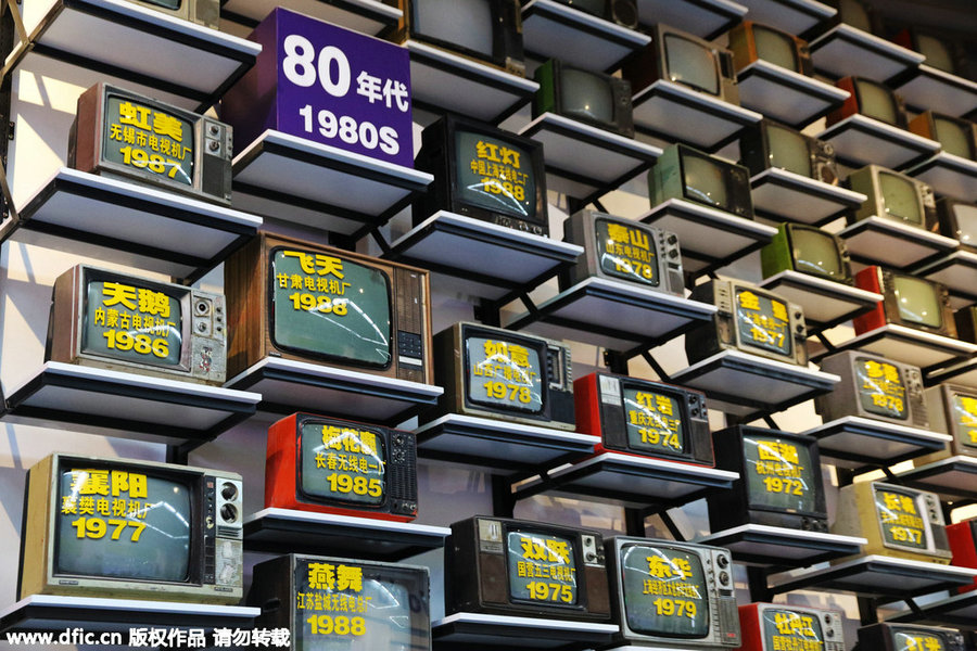 Hundreds of old TV sets displayed to call for environmental protection