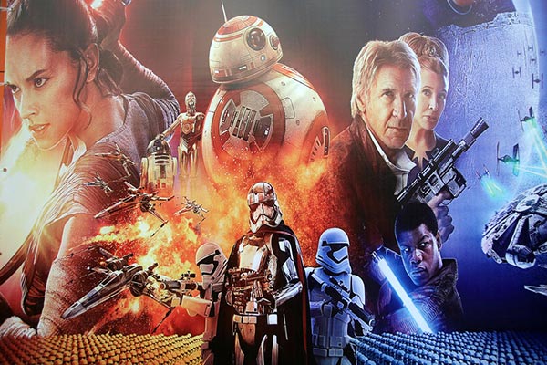 <EM>Star Wars</EM> blasts box office competition