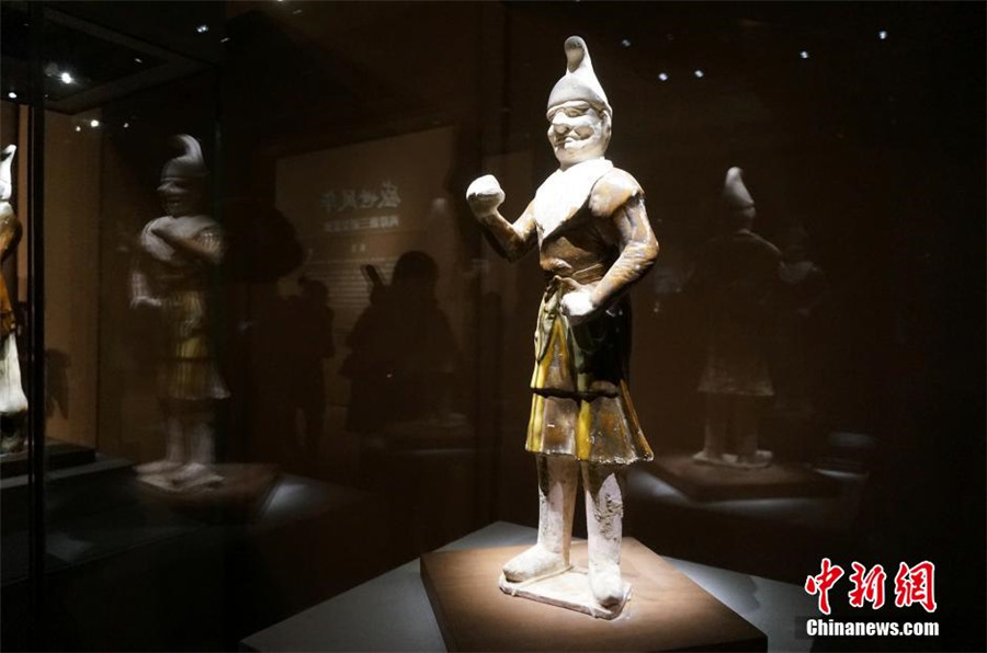 Tang Dynasty tri-colored glazed pottery exhibited in Henan