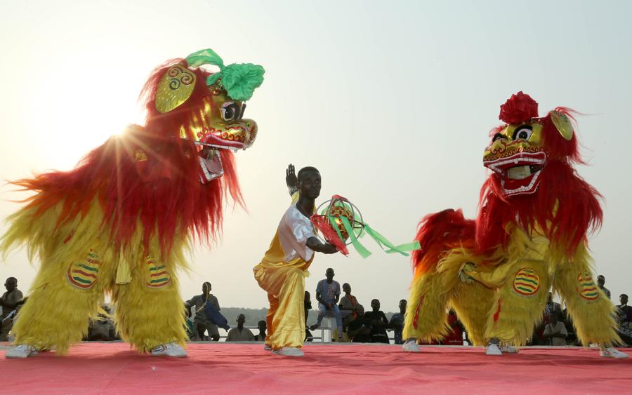 Chinese artists perform ahead of Spring Festival in Benin