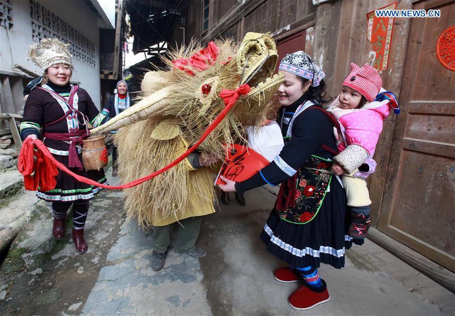 People take part in 'spring cattle' dance in S China