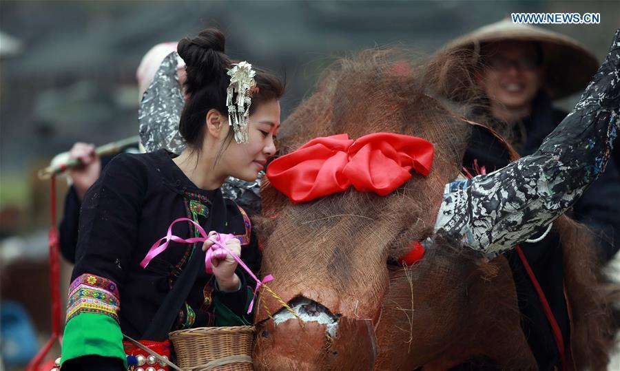 People take part in 'spring cattle' dance in S China