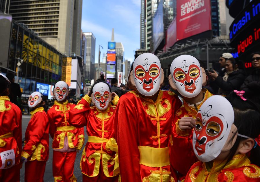 Flash mob in monkey costumes appears in NYC to mark Chinese New Year