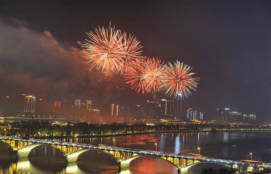 Musical firework show paints sky in Changsha