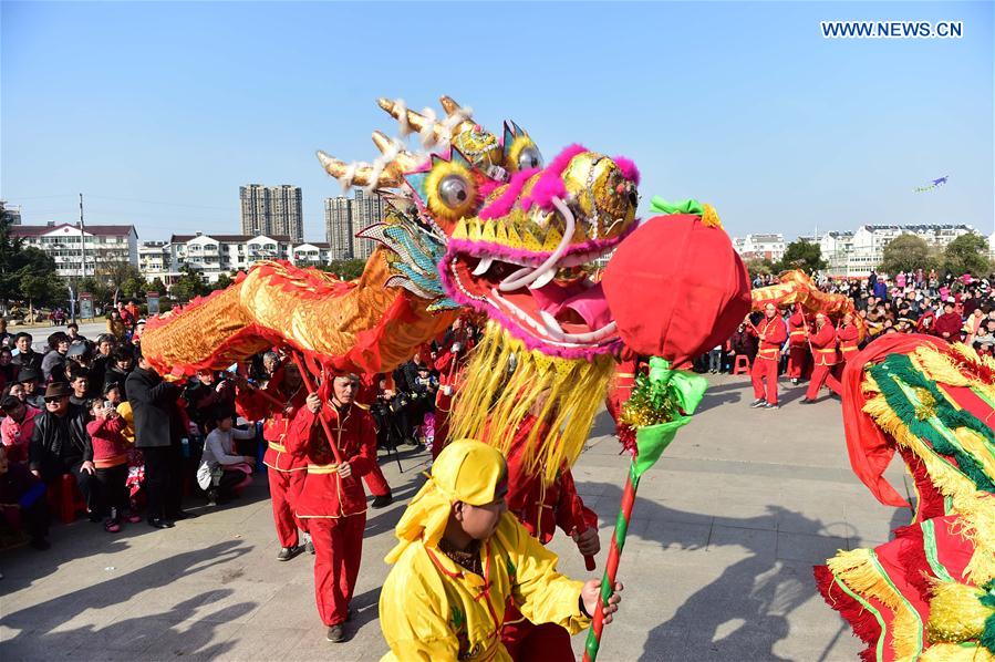 Celebrations take place to greet lantern festival in Anhui