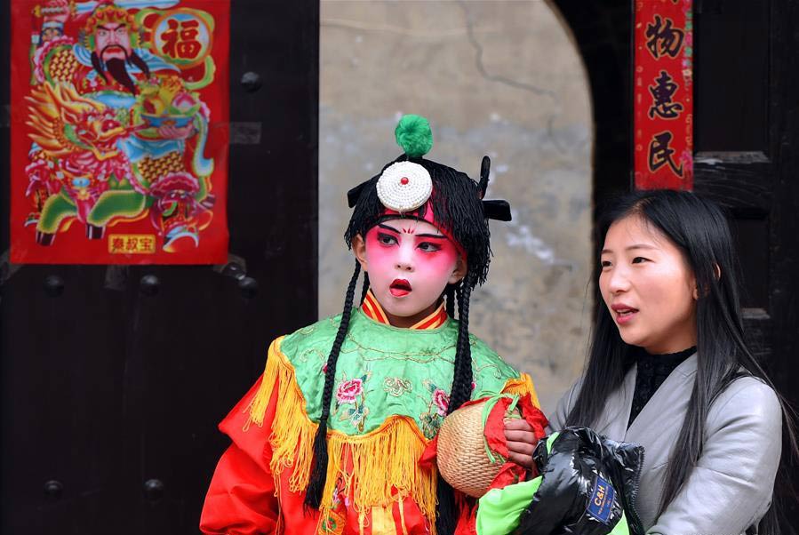 Temple fair with 700 years history staged in Henan