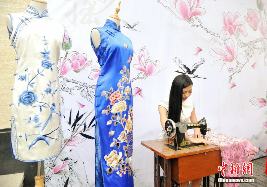 Models in cheongsams present classical oriental beauty