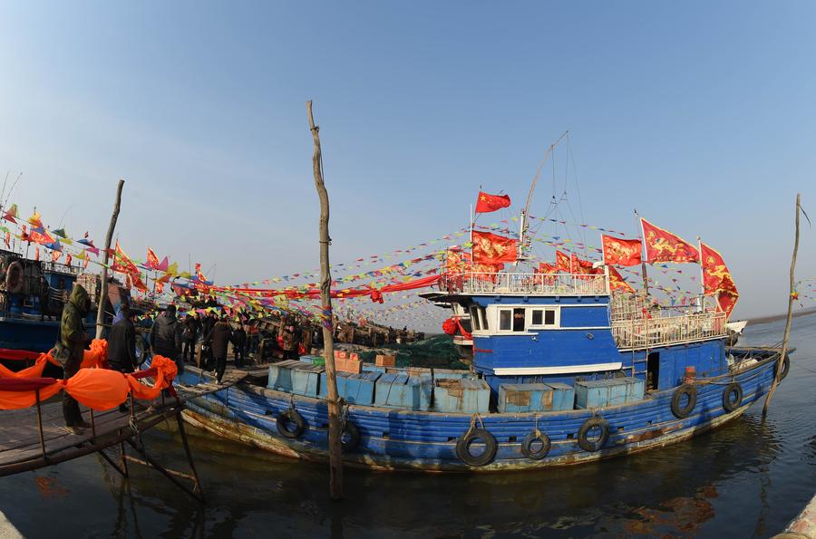 Fishermen hold ritual to pray for safety and harvest in Liaoning