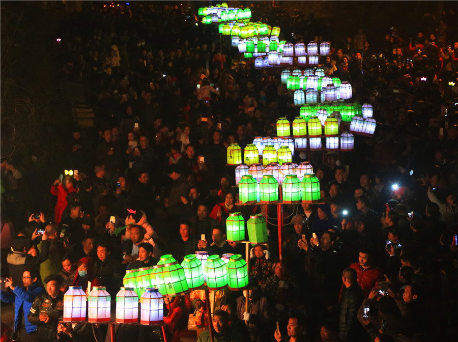 Fire Lantern Festival celebrated in Hunan
