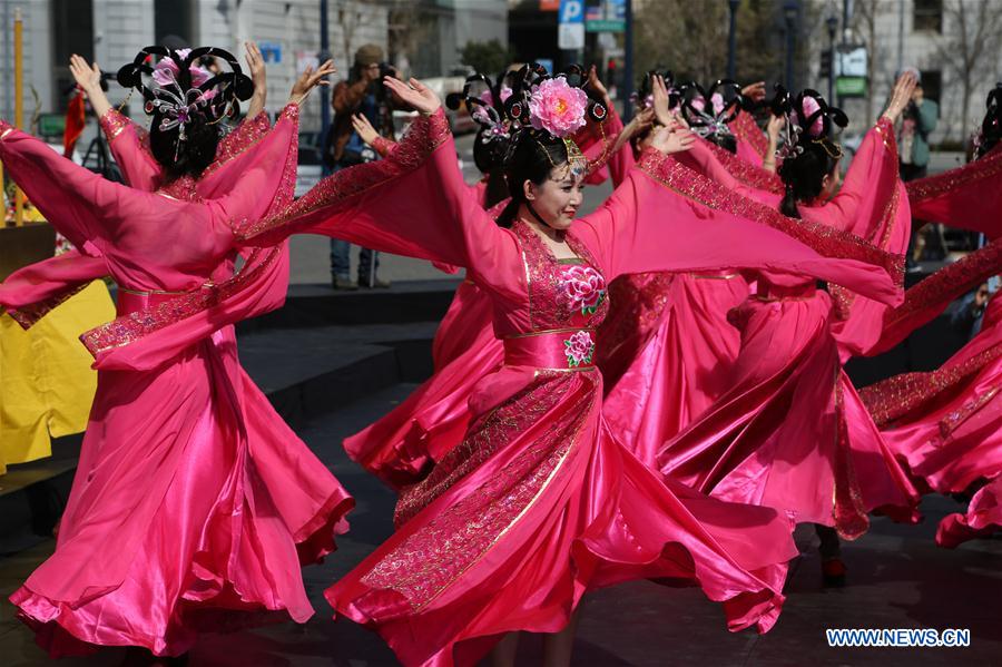 People attend ceremony to honor ancestor of Chinese nation