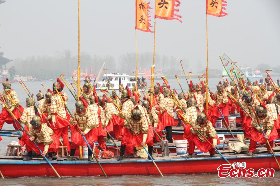 Eastern city holds centuries-old boat festival