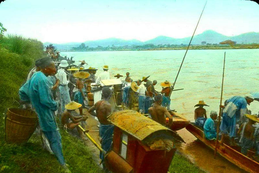 Old photos record the change of Sichuan over a century