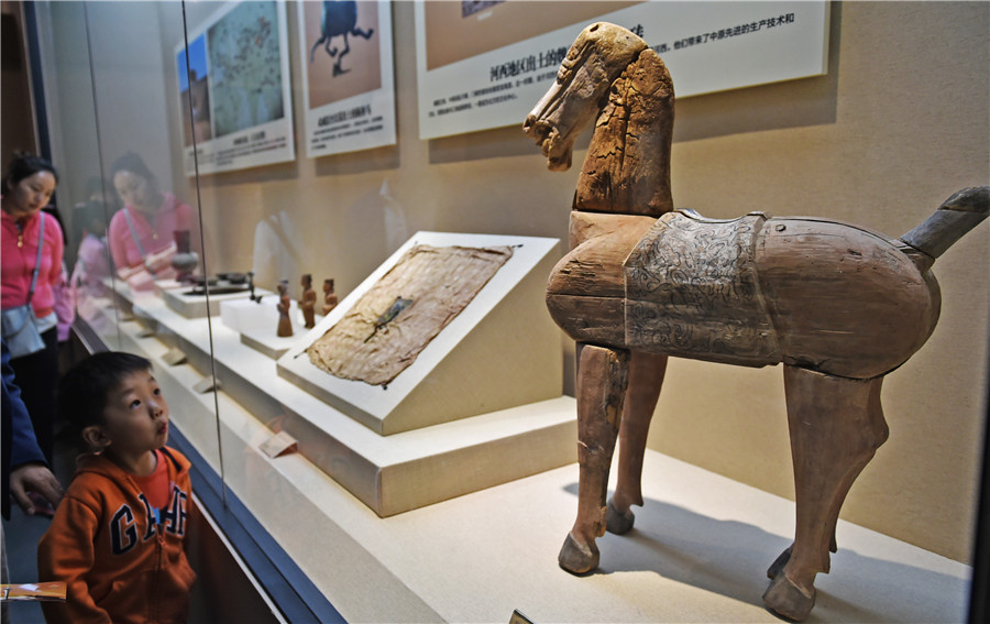 Silk Road-themed relics exhibition opens in C China