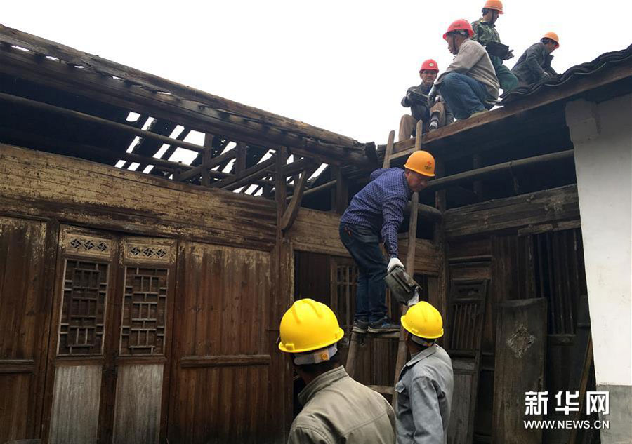 Saving ancient buildings in Zhejiang province