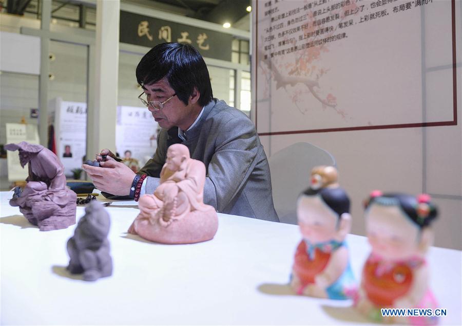 Folk artists take part in skills fair in China's Jiangsu