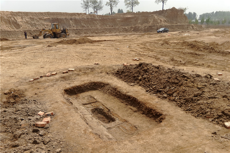 Ancient tomb complex discovered in C China