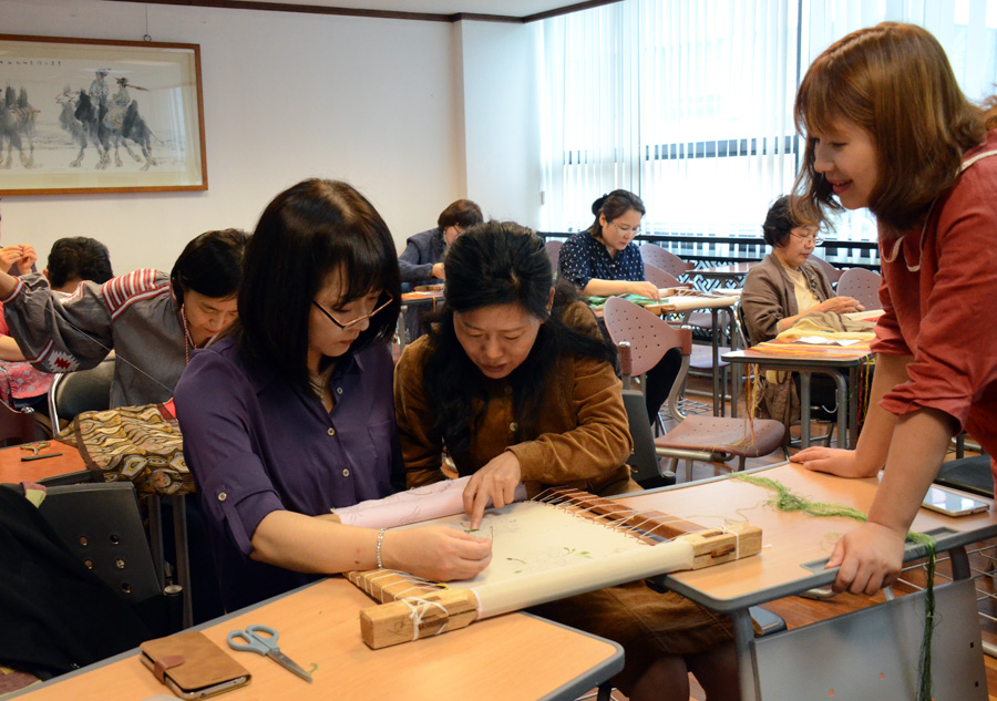 Five-day Daye Embroidery course held in Seoul