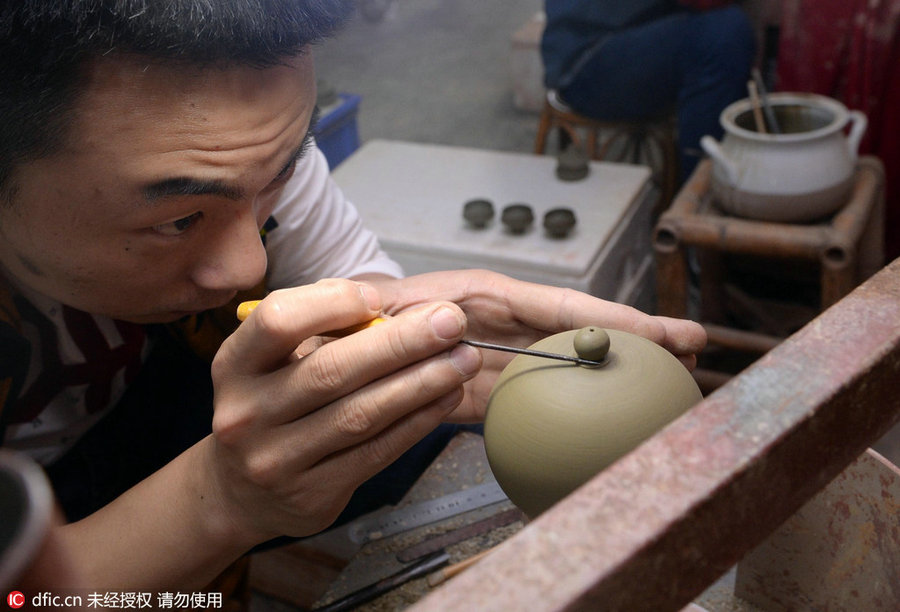 'Reserved lady': Chaozhou handmade red clay teapot