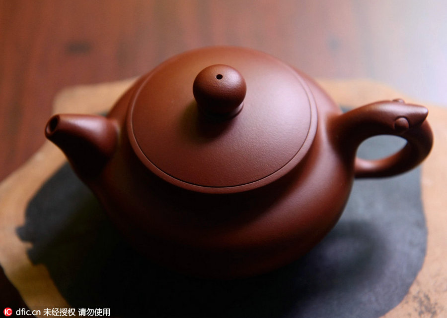 'Reserved lady': Chaozhou handmade red clay teapot