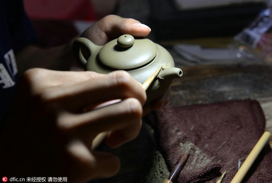 'Reserved lady': Chaozhou handmade red clay teapot