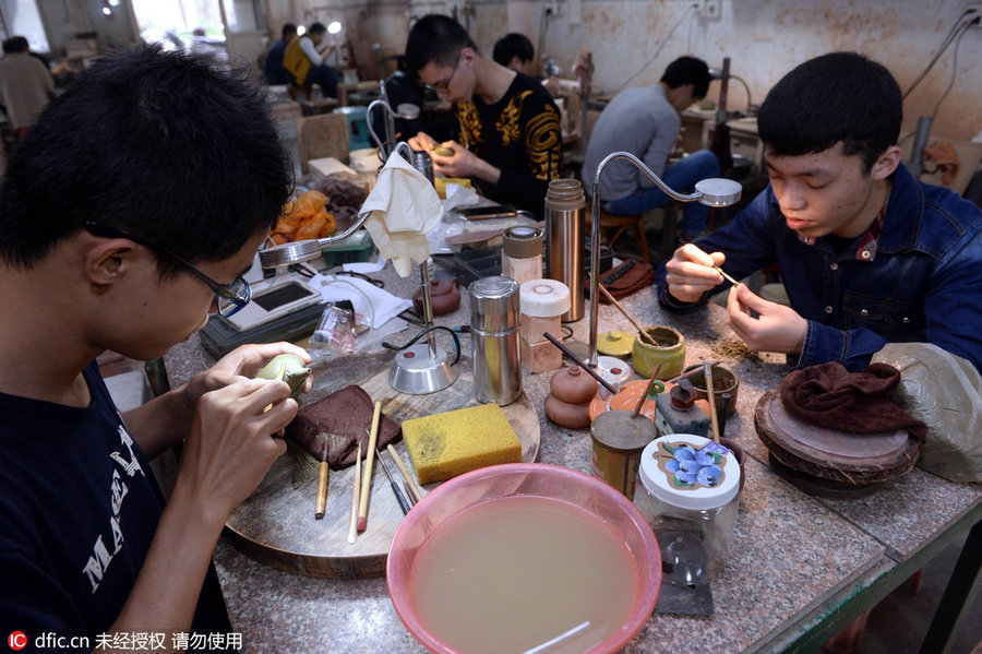 'Reserved lady': Chaozhou handmade red clay teapot