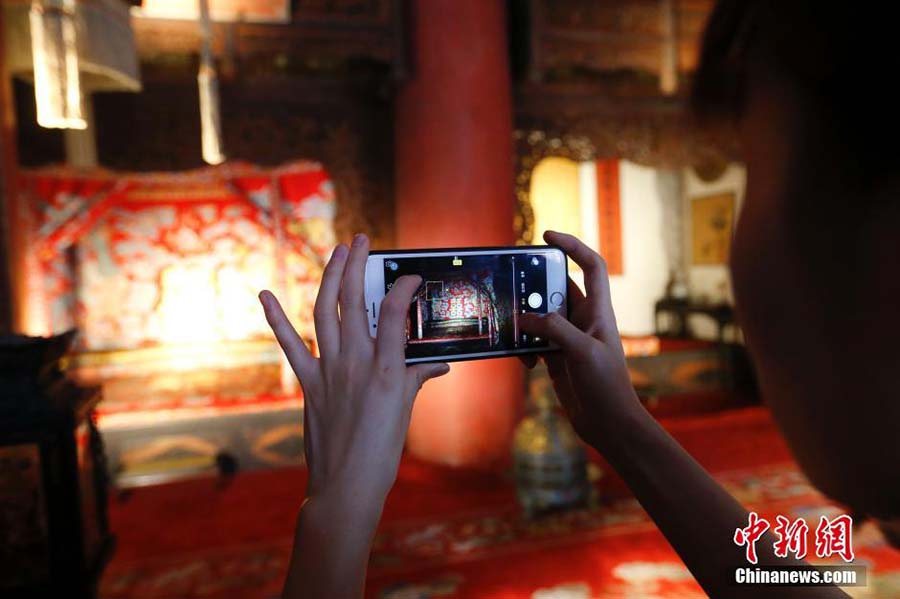 Forbidden City sees lights after hundred years