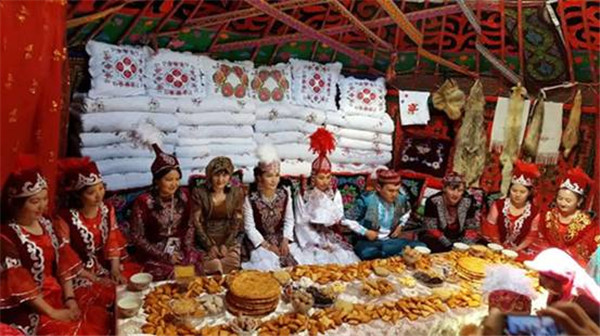 Traditional Kazakh wedding showcased in Xinjiang