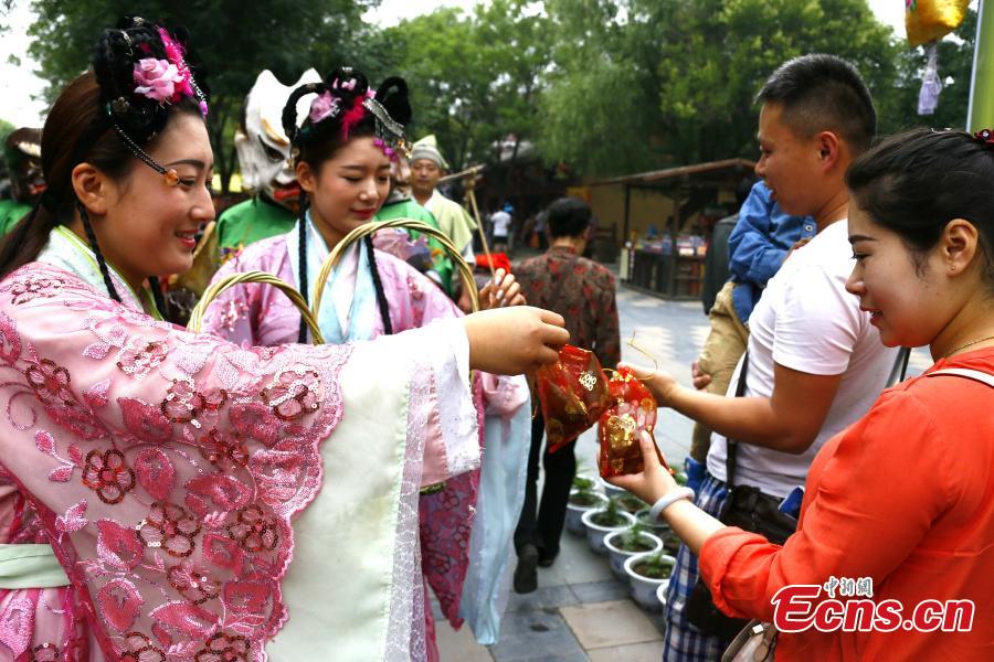 Park shares zongzi for Dragon Boat Festival
