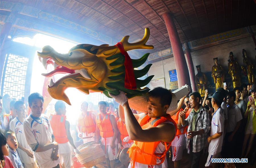 Dragon boat competition held in Jiangxi