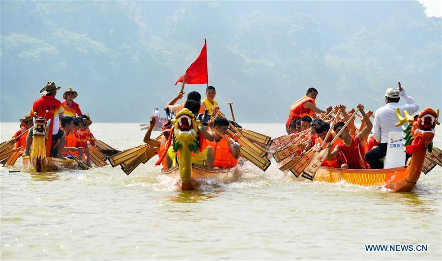 Dragon boat competition held in Jiangxi