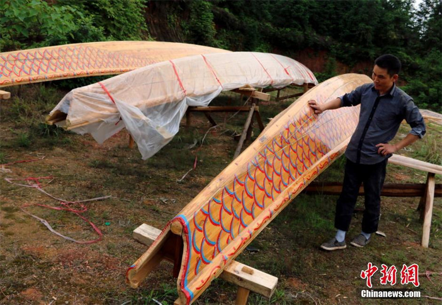 Craftsman busy making boats for Dragon Boat Festival