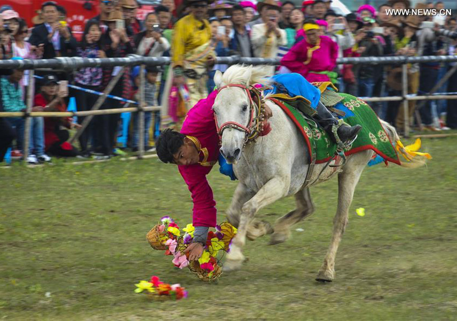 Ethnic traditional horse race festival kicks off in Shangri-la, Yunnan province