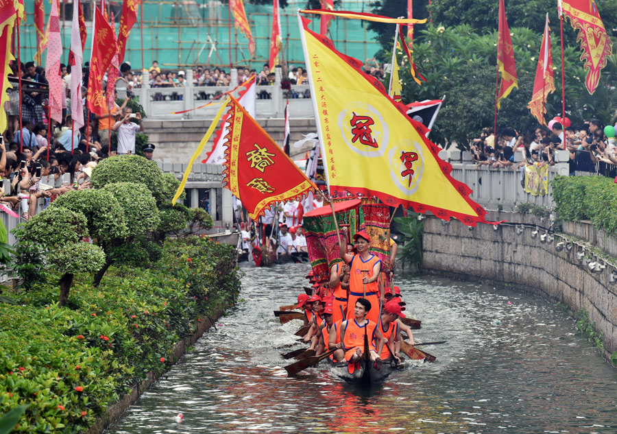 China celebrates Duanwu Festival with dragon boat parade