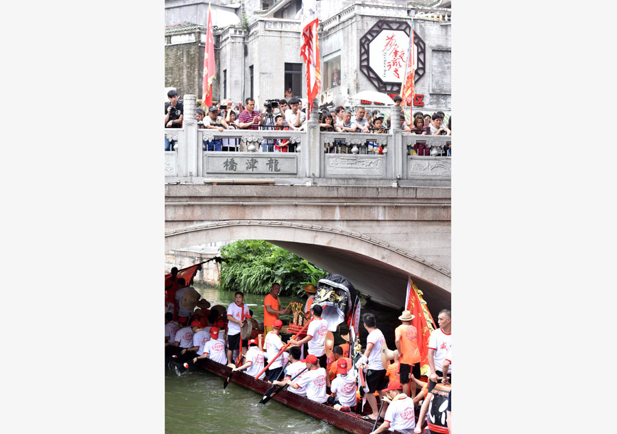 China celebrates Duanwu Festival with dragon boat parade