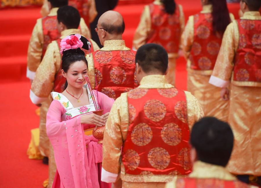 Sacrificial ceremony for patron of women, children held in SE China