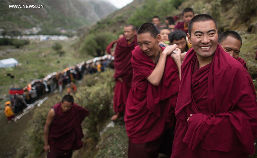 Thangka worship activity held in Lhasa