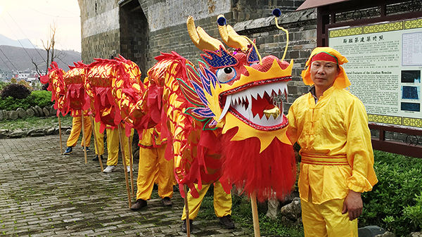 The changing patterns of a dragon lantern show