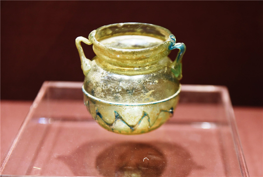 European glass art exhibition held in Hangzhou