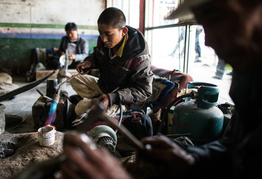 Tibet gold and silver wares