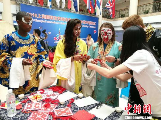 Students from 17 foreign cities experience culture in Shanghai