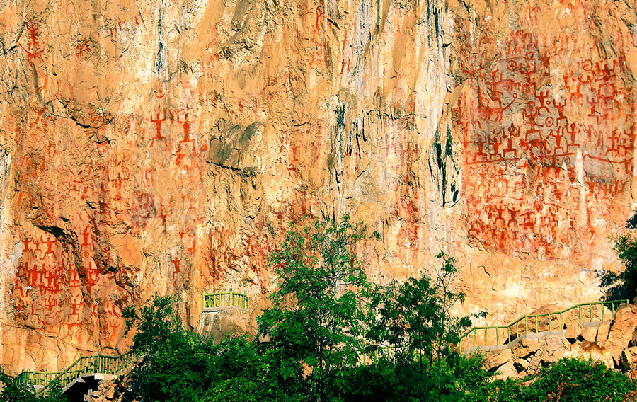 Zuojiang Huashan rock painting named a world heritage